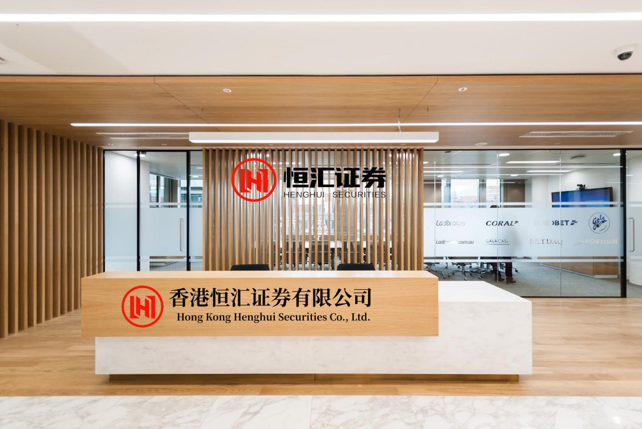 大旗策略 硬汉吴京曾经在一档节目上说过这样一句话：“女孩子最好不要进娱乐圈。”